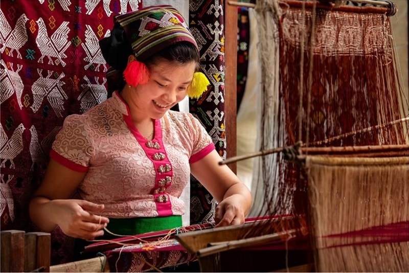 Nét độc đáo trong nghề dệt thổ cẩm của người Thái ở Nghệ An