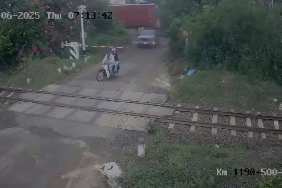 Va chạm giữa tàu hỏa và xe máy tại Phú Yên, hai người thiệt mạng