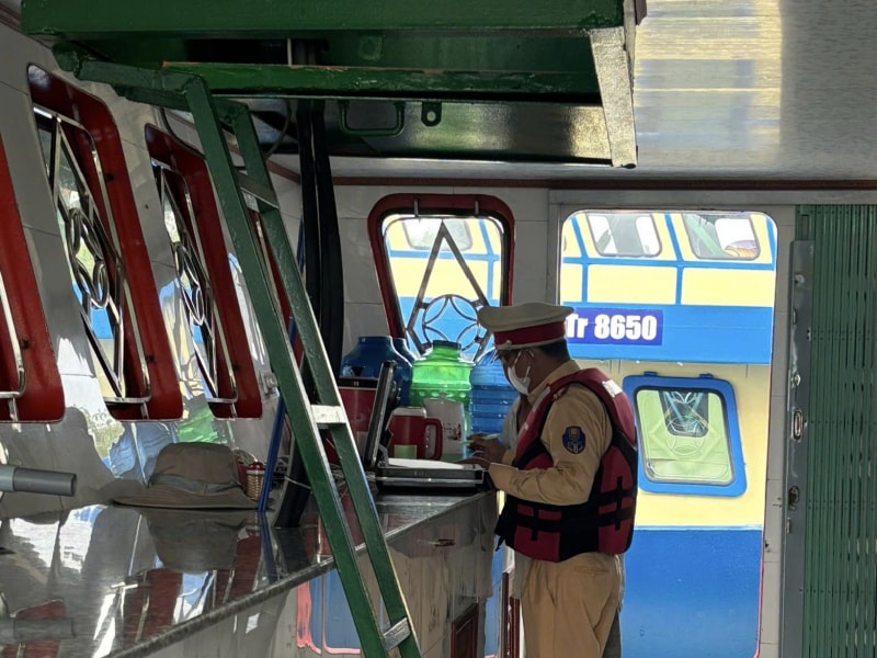 Bắt giữ 5 tàu khai thác cát trái phép trên địa bàn TP HCM và Long An