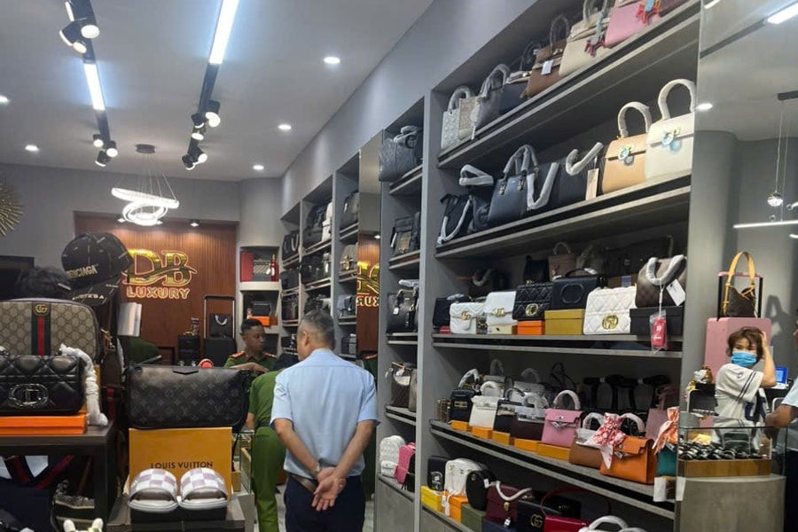 Long An: Phát hiện cơ sở kinh doanh nhiều sản phẩm 'hàng hiệu' không rõ nguồn gốc