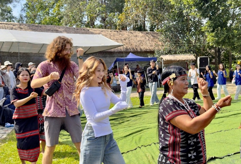 Trải nghiệm giai điệu Tây Nguyên tại Làng Văn hóa