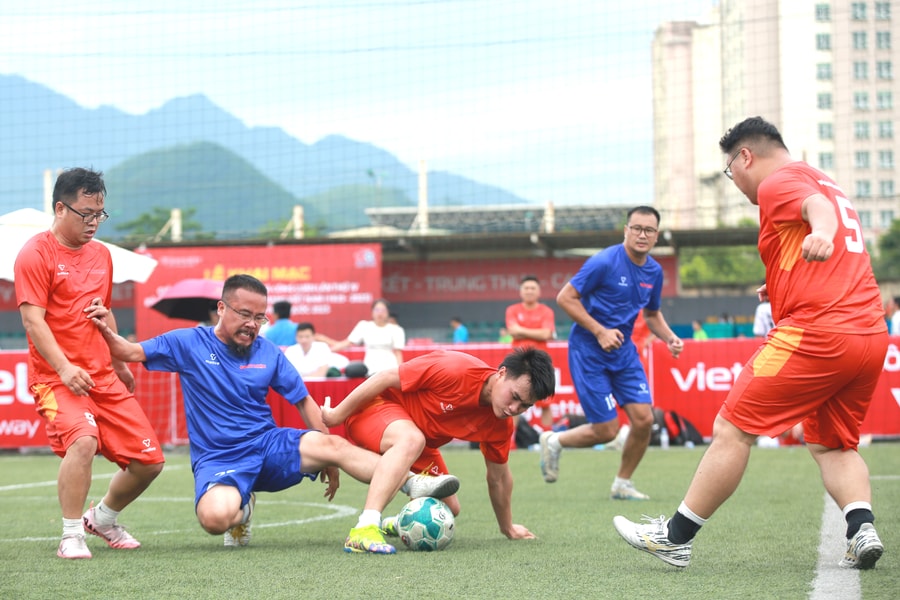 Những pha bóng đẹp trong ngày khai mạc Giải bóng đá Cúp Nhà báo và Công luận lần thứ IV