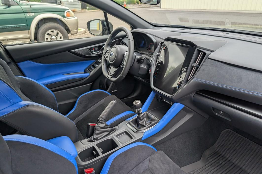 ‏Vì sao xe thể thao đời mới không còn bệ tì tay trung tâm?‏