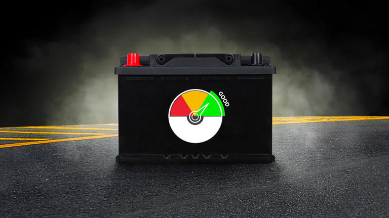 ‏Ắc quy xe bốc khói: Dấu hiệu nguy hiểm bạn không nên bỏ qua‏