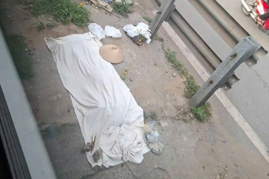 Người phụ nữ bị tàu hỏa tông tử vong khi băng qua đường ray ở Hà Nội