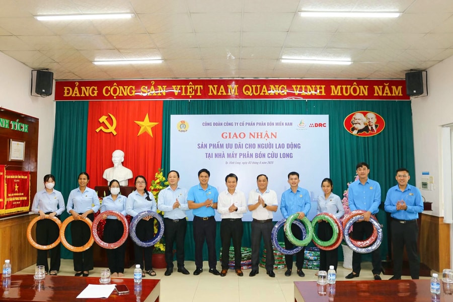 Phân bón Miền Nam và Cao su Đà Nẵng: Ủng hộ hàng Việt nội khối