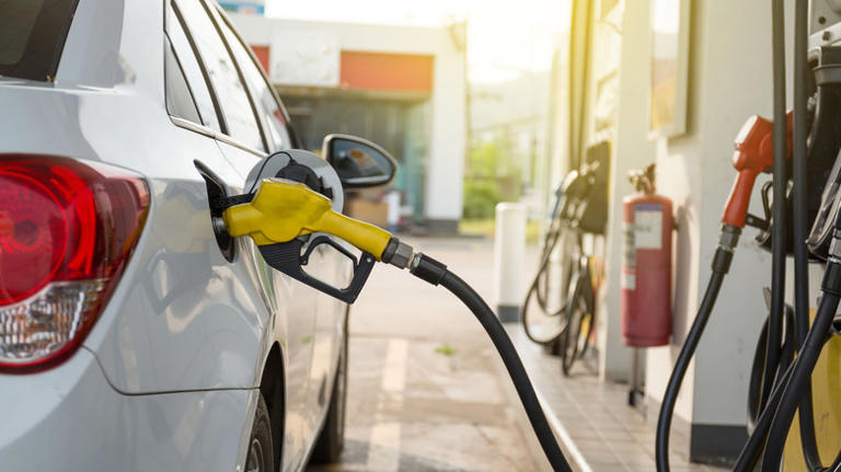 ‏Đổ đầy bình xăng có hại cho xe không?‏