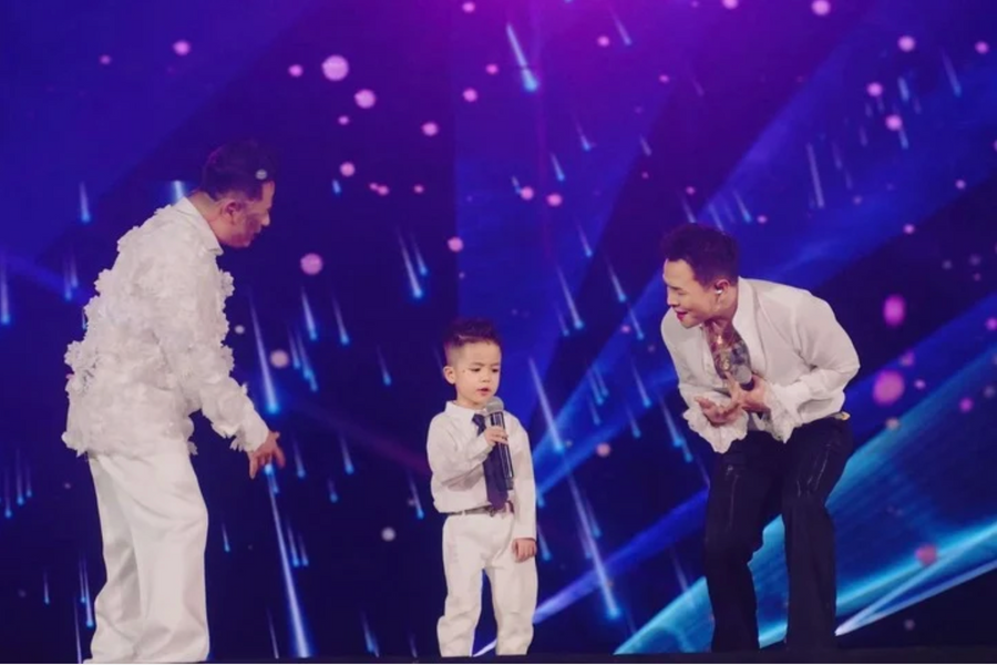 Bằng Kiều bất ngờ đưa con trai 4 tuổi lên sân khấu concert