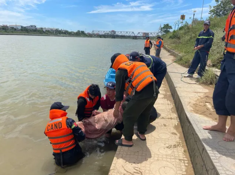 Tìm thấy thi thể nam sinh lớp 9 đuối nước tại đập ngăn mặn ở Đông Hà