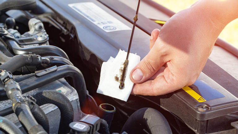 ‏Dầu máy diesel chuyển đen có đáng lo?‏