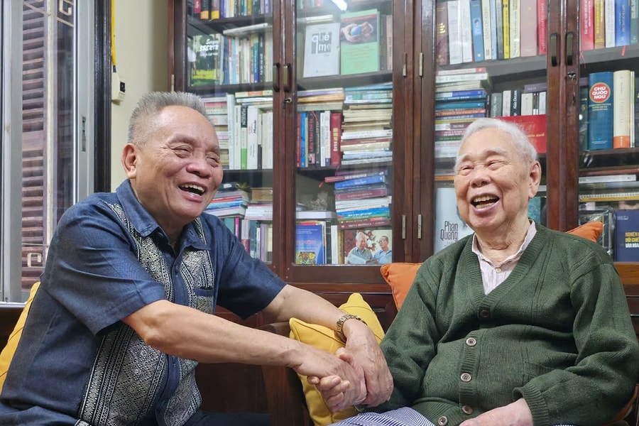 Đời cầm bút luôn là ngày Hạ chí