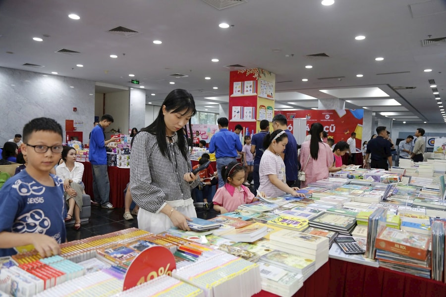 Khai mạc Hội sách kỷ niệm 100 năm Báo chí cách mạng Việt Nam