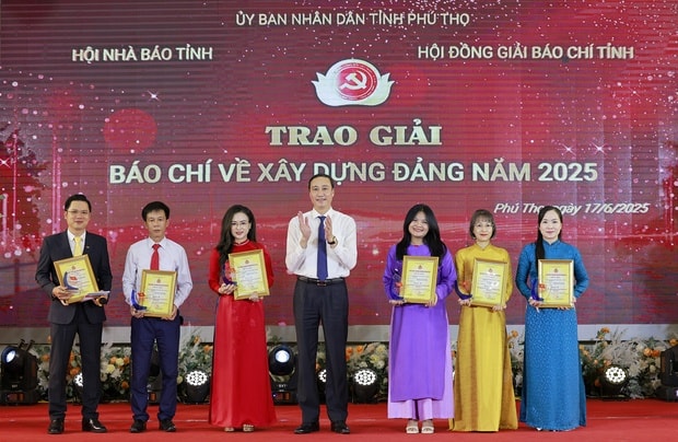 Phú Thọ: Vinh danh 62 tác phẩm báo chí xuất sắc về công tác xây dựng Đảng năm 2025