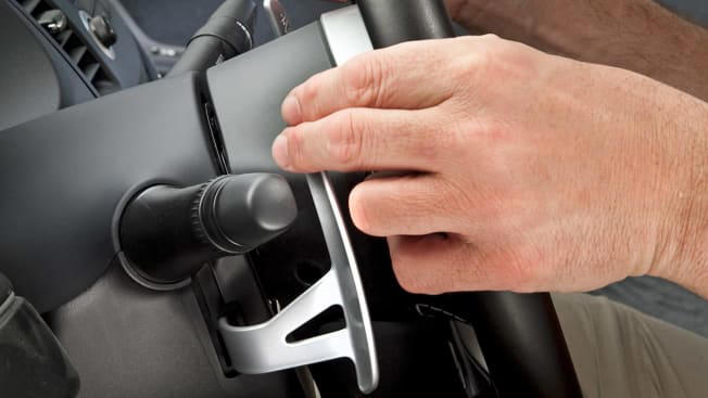 ‏Cần số vô lăng: Có gì hay mà dân mê xe phát cuồng?‏