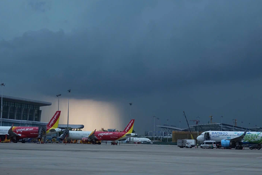 Dừng tiếp thu tàu bay đến sân bay Nội Bài do thời tiết xấu