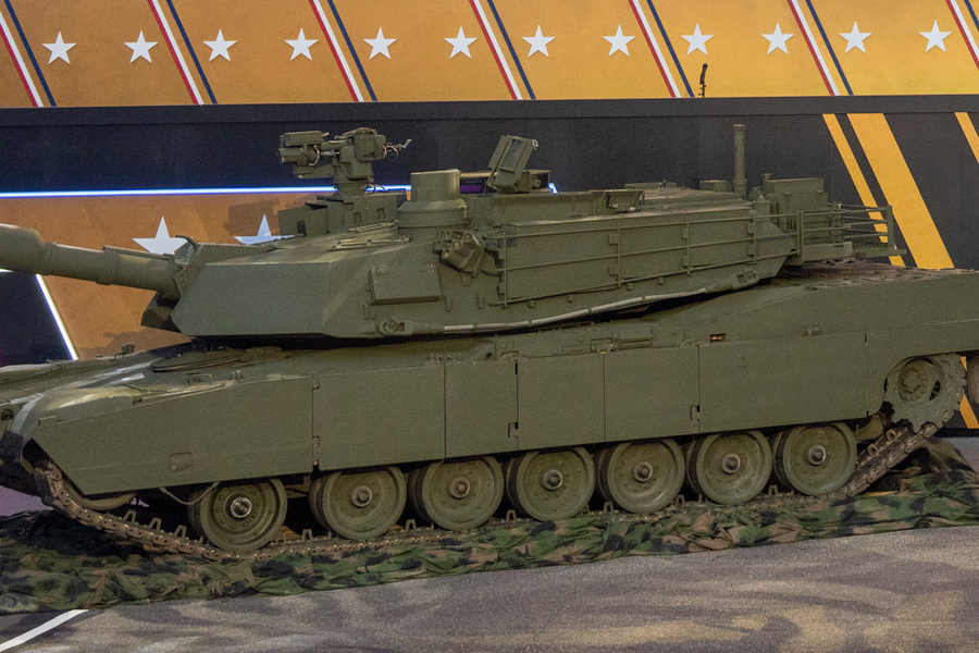 Xe tải chở xe tăng diễu hành đâm tử vong một phụ nữ ở Washington