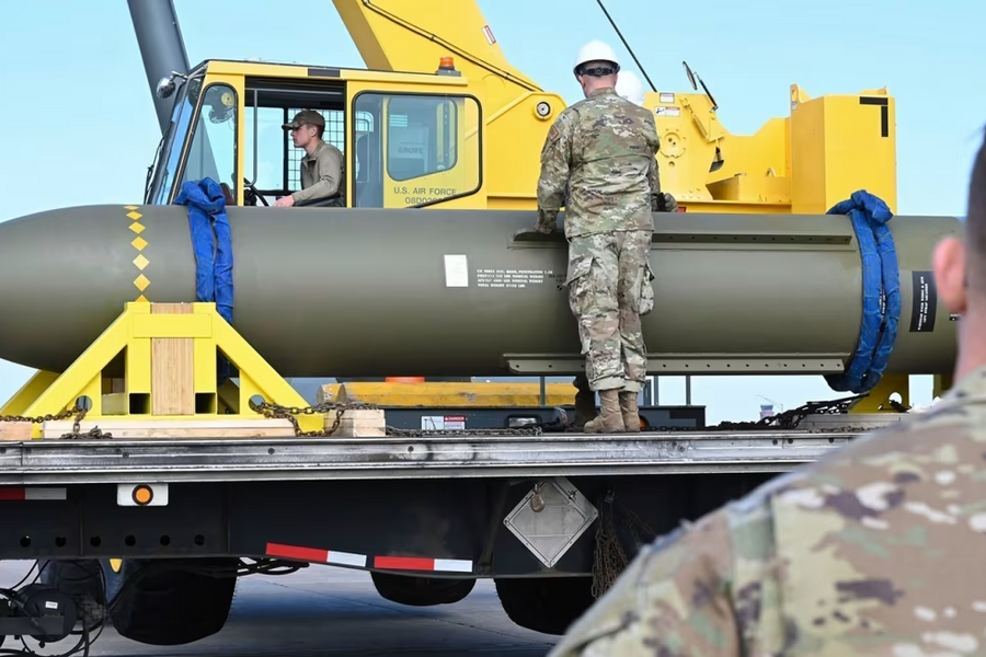 Loại bom hơn 13 tấn có thể xuyên phá cơ sở hạt nhân Iran là gì?