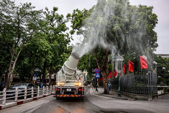 Hà Nội chính thức vận hành 100 phương tiện hiện đại 'xanh hóa' vệ sinh môi trường nội đô