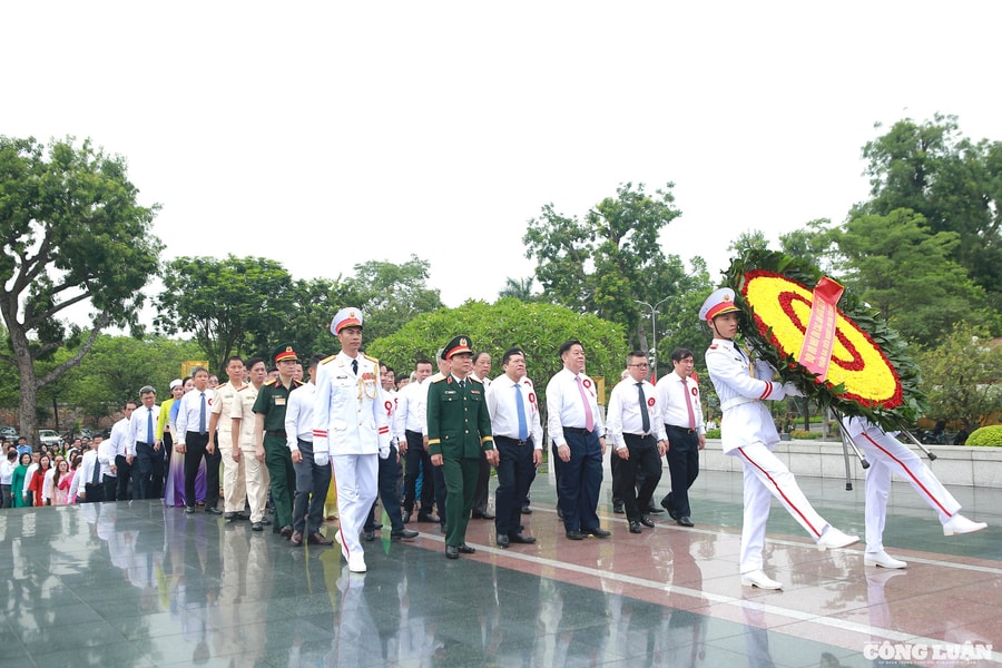 150 nhà báo tiêu biểu dâng hương, báo công tại các địa danh lịch sử