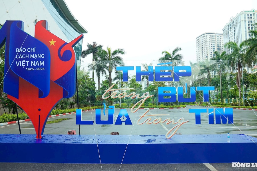 Chương trình nghệ thuật chào mừng Kỷ niệm 100 năm Ngày Báo chí cách mạng Việt Nam và Lễ trao giải báo chí Quốc gia lần thứ XIX được tổ chức tại Cung điền kinh Hà Nội