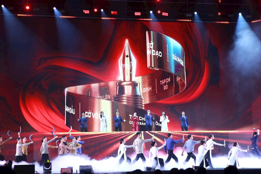 “Thép trong bút, Lửa trong tim” rực sáng trong đêm trao Giải Báo chí Quốc gia lần thứ XIX