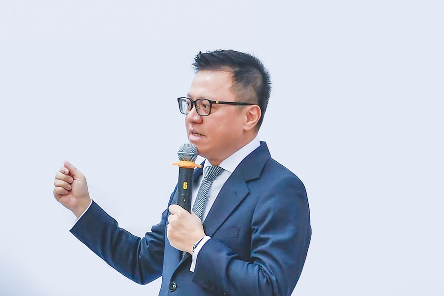 Nhà báo Lê Quốc Minh - Uỷ viên TW Đảng, Tổng Biên tập Báo Nhân Dân, Phó Trưởng ban Tuyên giáo và Dân vận Trung ương, Chủ tịch Hội Nhà báo Việt Nam: Nghị quyết 57 đã cởi trói mọi nguồn lực, giải tỏa mọi băn khoăn, dè dặt trong các tòa soạn!