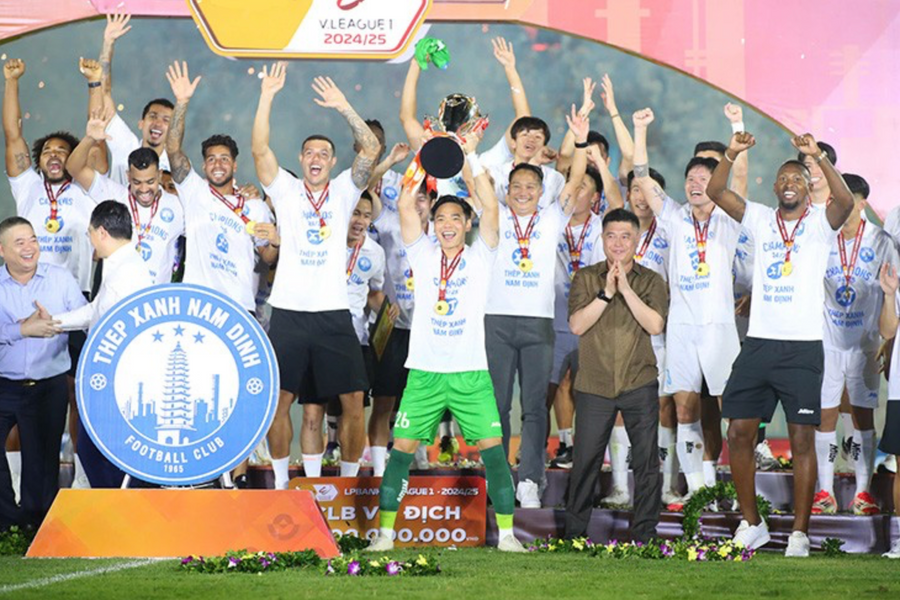 Nam Định khép lại mùa giải V.League 2024/25 bằng chiến thắng tối thiểu trước Hà Tĩnh