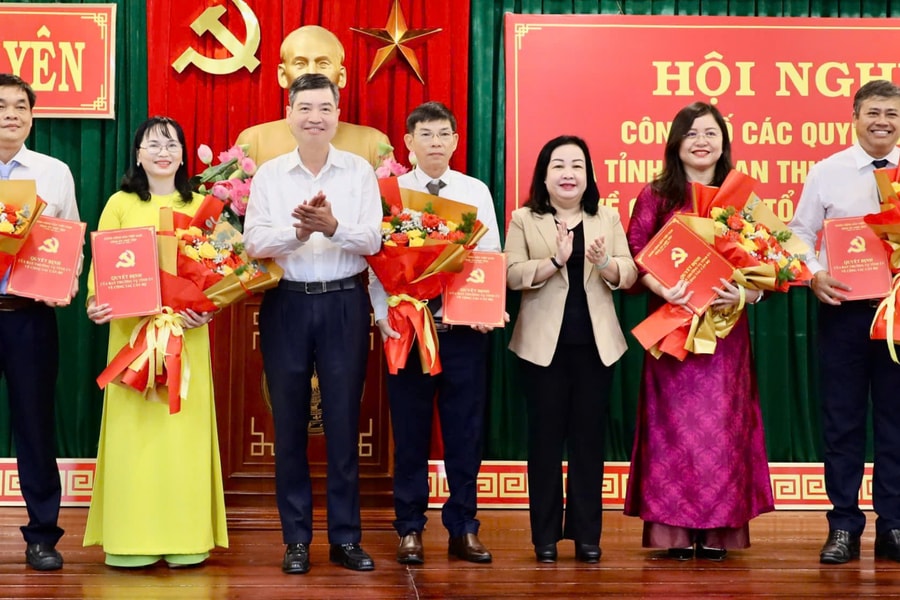 Công bố quyết định thành lập Báo Phú Yên và các quyết định về công tác cán bộ