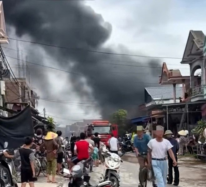 Video "bà hỏa" thiêu rụi cửa hàng chăn ga gối ở Hải Phòng