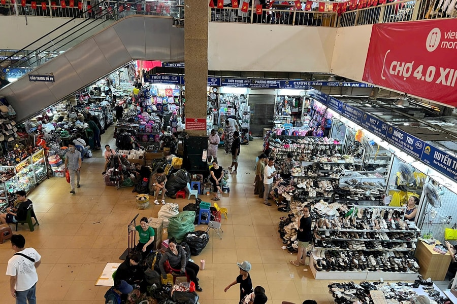 Chợ đầu mối Hà Nội: Nơi đìu hiu phủ bạt, chỗ hoạt động trở lại, dè dặt buôn bán