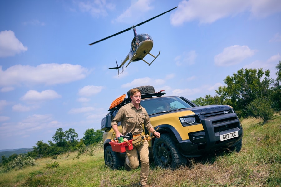 Phiên bản mới Defender 110 Trophy Edition lấy cảm hứng từ đua xe rally