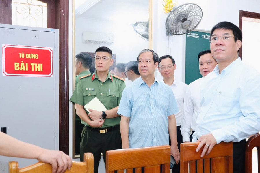 Bộ trưởng Nguyễn Kim Sơn kiểm tra công tác chuẩn bị Kỳ thi tốt nghiệp THPT 2025 tại Thái Bình: Đảm bảo "Nghiêm túc - An toàn - Không tiêu cực"