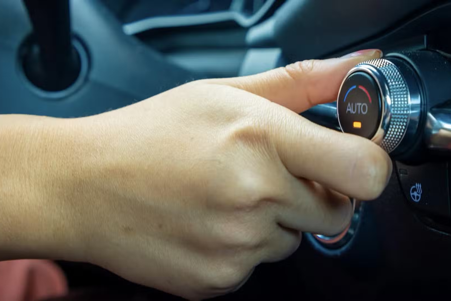 ‏Bật máy sưởi mức tối đa khi vừa nổ máy: thói quen hại xe ít ai ngờ‏