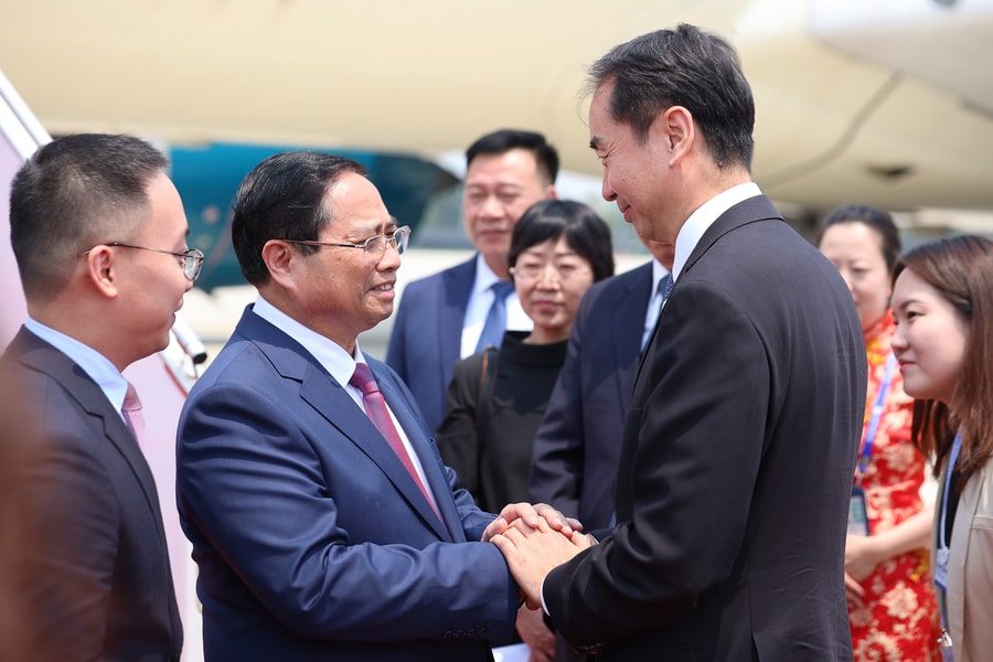 Thủ tướng Phạm Minh Chính tới Thiên Tân, bắt đầu chuyến công tác dự Hội nghị WEF và làm việc tại Trung Quốc