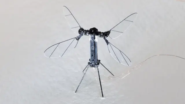 Trung Quốc ra mắt máy bay không người lái nhỏ bằng con muỗi