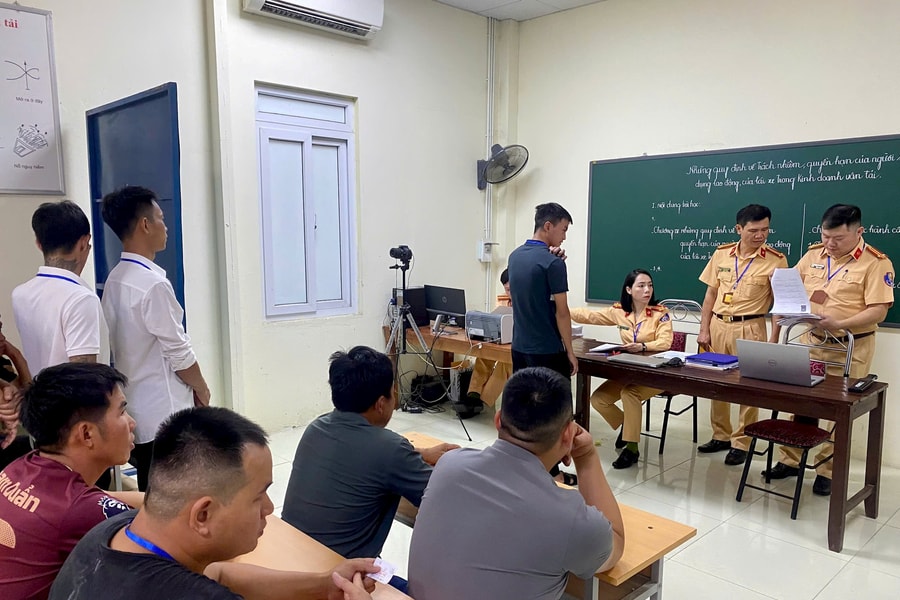 Công an TP Hà Nội tổ chức sát hạch cấp bằng lái ô tô