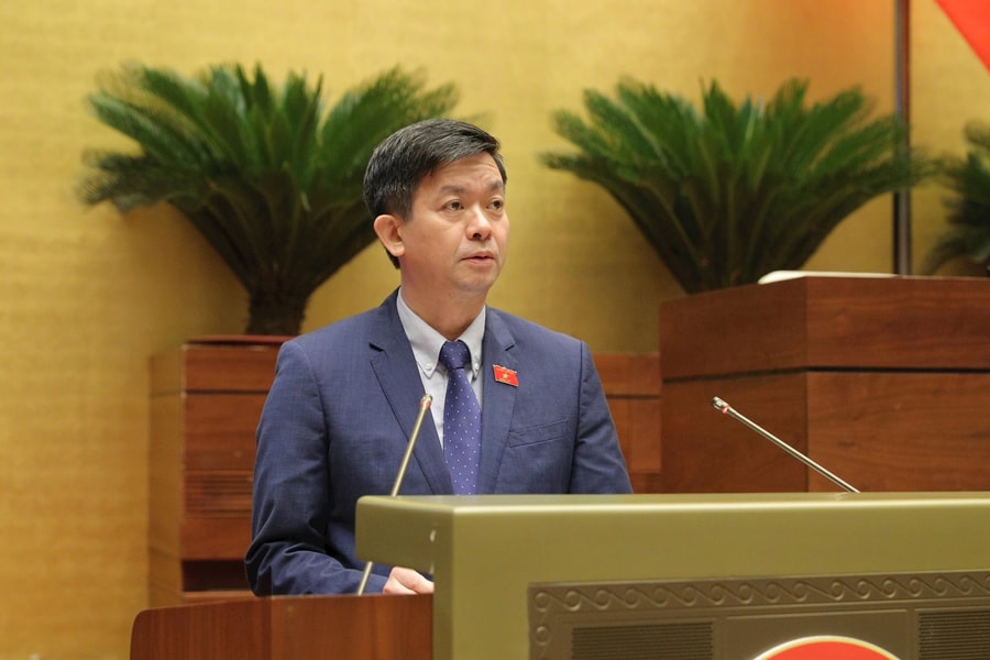 Đại biểu Quốc hội không chuyên trách phải dành ít nhất 1/3 thời gian làm việc để thực hiện nhiệm vụ, quyền hạn của đại biểu