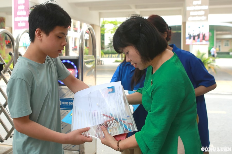 Thí sinh được cảnh báo về những vật dụng cấm mang vào phòng thi tốt nghiệp THPT 2025