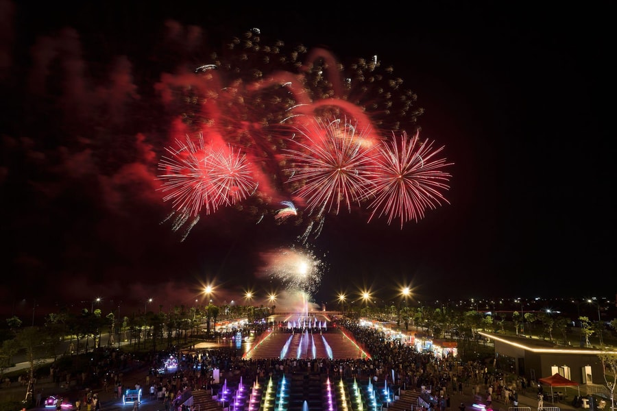 ‏Hè này, phải đến Hà Nam xem pháo hoa, chơi công viên nước, “quẩy” chợ đêm Vuifest‏