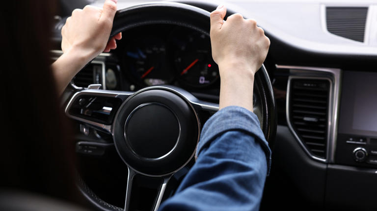 ‏Vô lăng bị khóa khi đỗ xe: nguyên nhân do đâu?‏