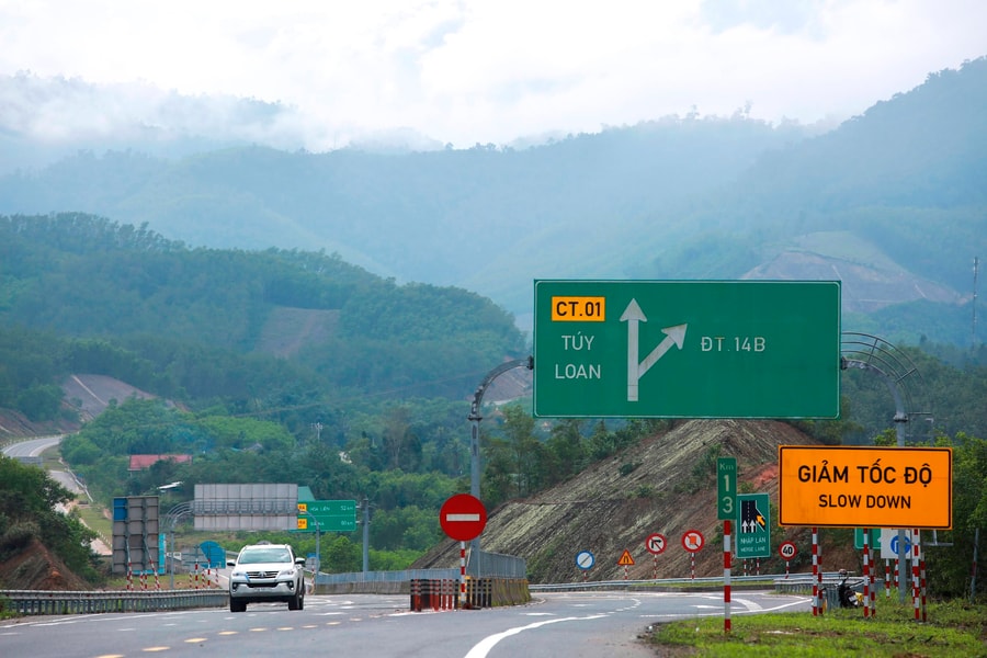 Cục Đường bộ yêu cầu điều chỉnh biển báo phù hợp thực tiễn khai thác