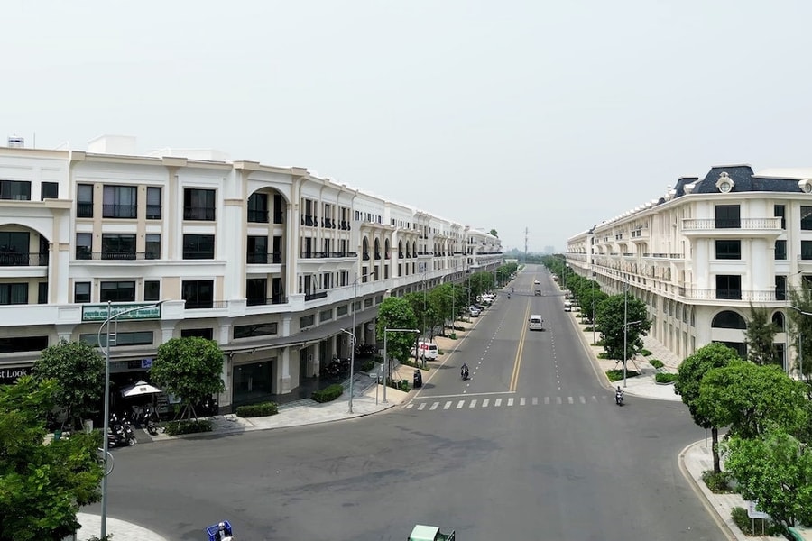 Giá thấp tầng TP.HCM neo cao, dòng tiền nhà đầu tư đổ về vùng giáp ranh