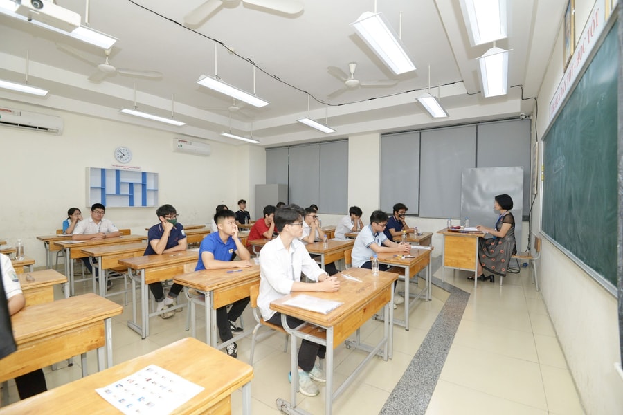 Đáp án đề thi tốt nghiệp THPT 2025 môn Toán, mã đề 111 (tham khảo)