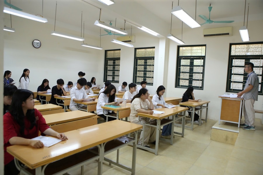 Đề thi tốt nghiệp THPT 2025 môn Toán, mã đề 103