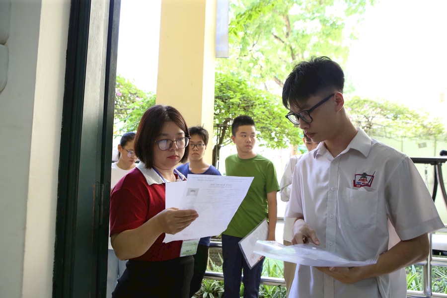 Đề thi tốt nghiệp THPT 2025 môn Toán, mã đề 121