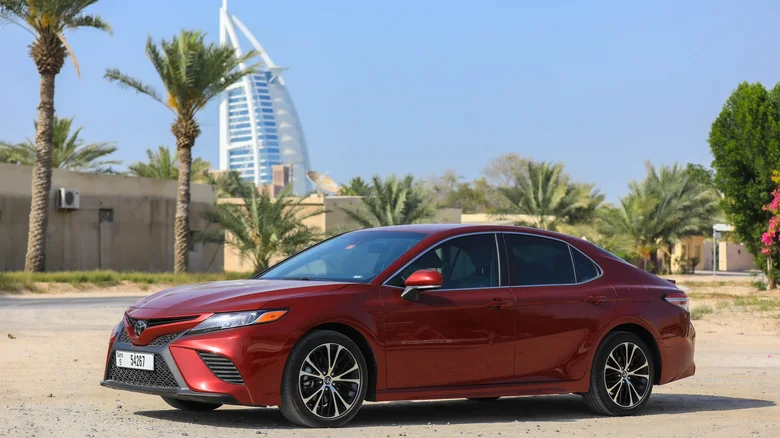 ‏Tại sao xe hybrid lại tạo ra tiếng ồn kỳ lạ khi lái?‏