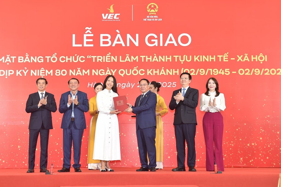 Bàn giao mặt bằng tổ chức Triển lãm '80 năm hành trình độc lập, tự do, hạnh phúc'