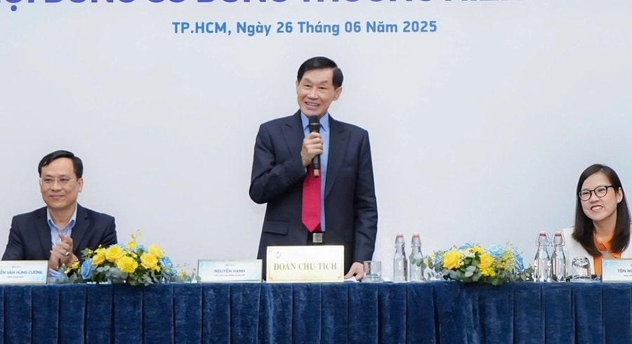 Vua ‘hàng hiệu’ Johnathan Hạnh Nguyễn tuyên bố muốn sống đến 105 tuổi để tiếp tục dự họp: Phía sau là những ‘bát phở hàng hiệu’ mang về hàng trăm triệu mỗi ngày tại sân bay?