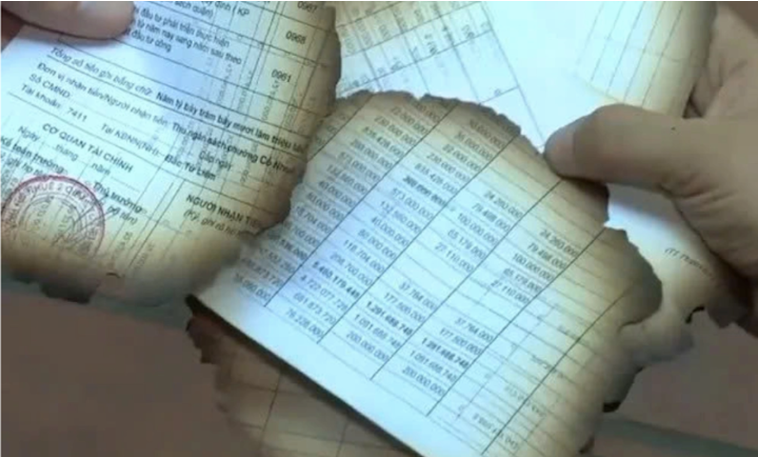 Vụ đốt tài liệu cạnh UBND phường Cổ Nhuế 2: Công an Hà Nội khẳng định không có tài liệu mật