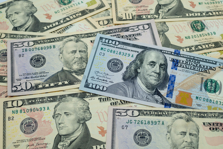 ‏Cuộc chiến giữa tổng thống Donand Trump và Chủ tịch Fed Jerome Powell đang làm suy yếu giá trị của đồng đô la Mỹ‏